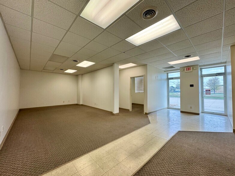 More Photos Of 3010 E 39th St, Kearney Warehouse For Sale