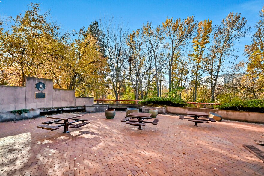 More Photos Of 815 Park Blvd, Boise Office For Lease