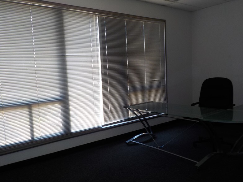 More Photos Of 3700 N 10th St, McAllen Office For Lease