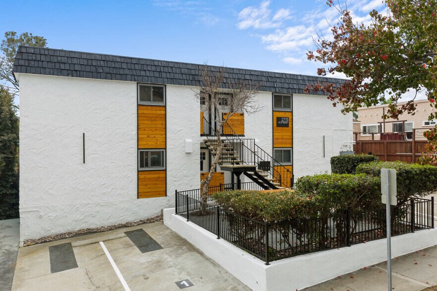 More Photos Of 2715 A St, San Diego Apartments For Sale