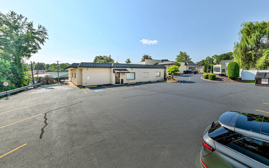 More Photos Of 508-512 N Jefferson st, New Castle Medical For Sale