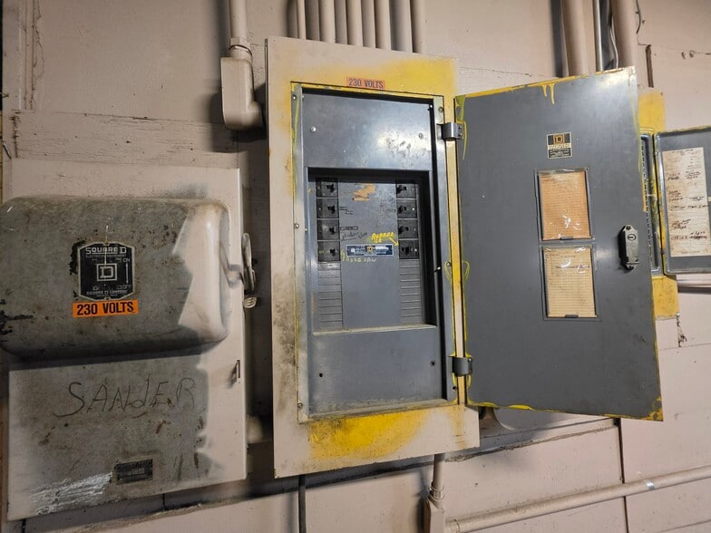 More Photos Of 220 Madison st, Webb City Industrial For Sale