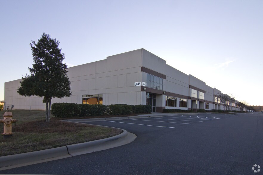 More Photos Of 3845 Shopton Rd, Charlotte Light Distribution For Lease