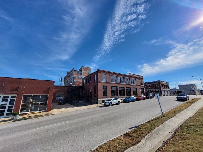 More Photos Of 223 W 3rd St, Joplin Apartments For Sale
