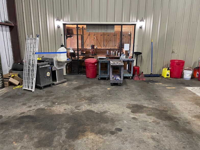 More Photos Of 433 S Main St, Swainsboro Showroom For Sale