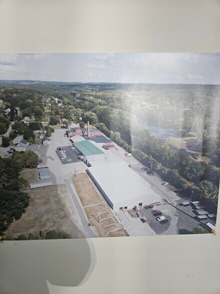 More Photos Of 33 Elm St, Merrimack Warehouse For Lease