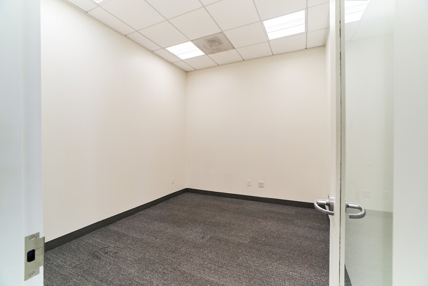 More Photos Of 108 W 3rd St, Long Beach Restaurant For Lease