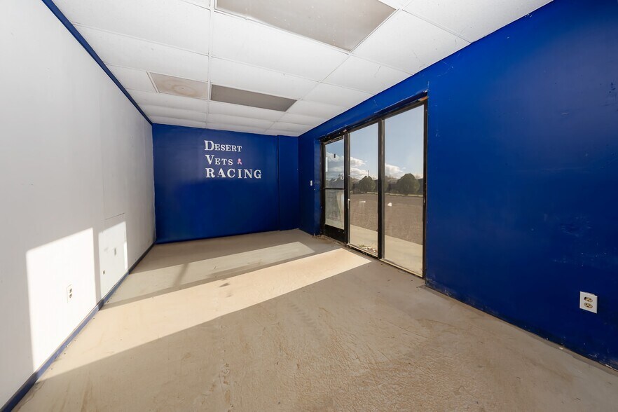 More Photos Of 1353-1363 Inyokern Rd, Ridgecrest Showroom For Lease