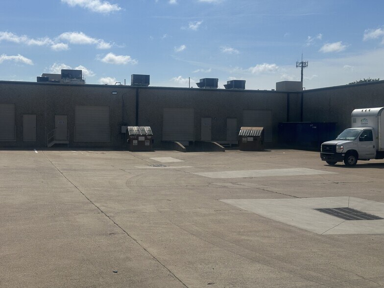 More Photos Of 1207-1241 N Glenville Dr, Richardson Light Manufacturing For Lease