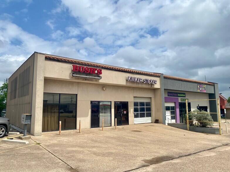 More Photos Of 1712-1720 S Valley Mills Dr, Waco Storefront For Sale