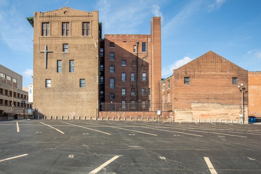 More Photos Of 1411 Locust St, Saint Louis Shelter For Sale