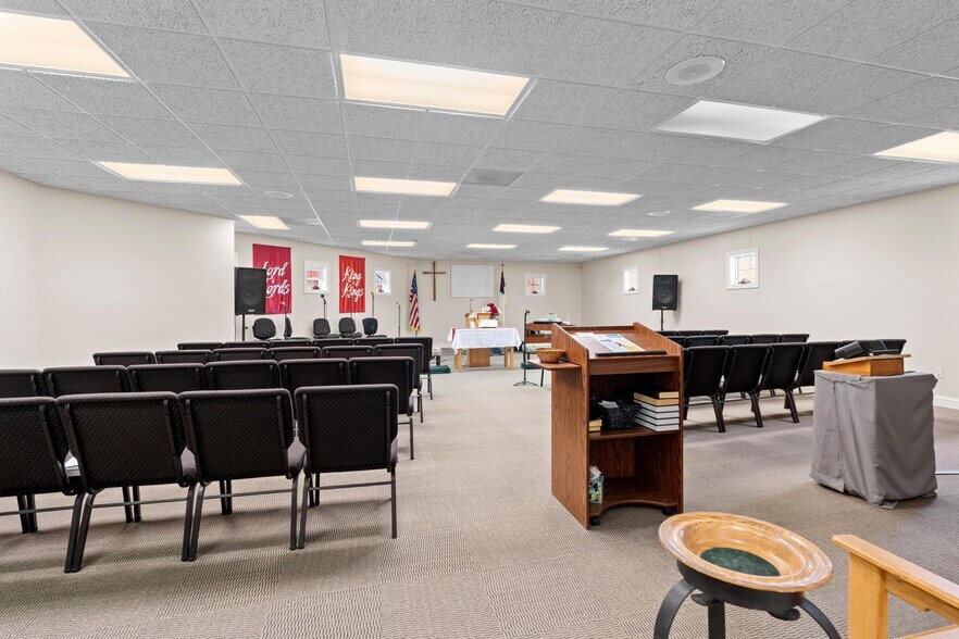 More Photos Of 6540 Brevard Rd, Etowah Office For Sale