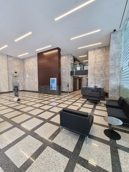 More Photos Of 110 Yonge St, Toronto Office For Lease