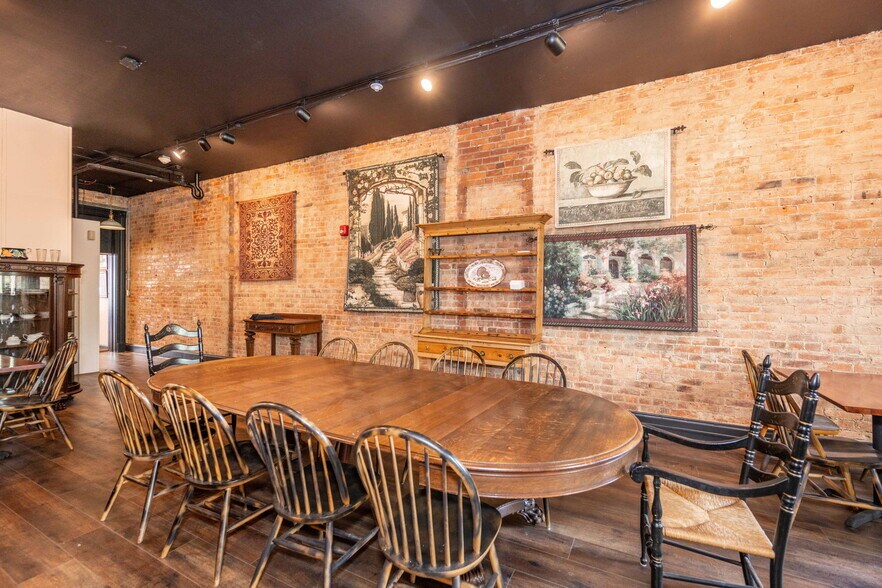 More Photos Of 2015 Madison rd, Cincinnati Storefront Retail Residential For Lease