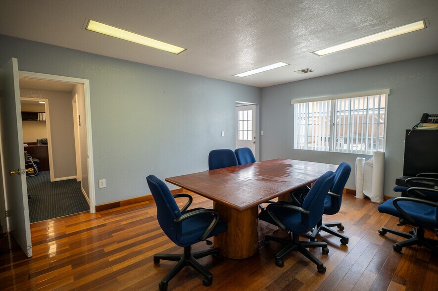 More Photos Of 2023 S Bon View Ave, Ontario Contractor Storage Yard For Sale