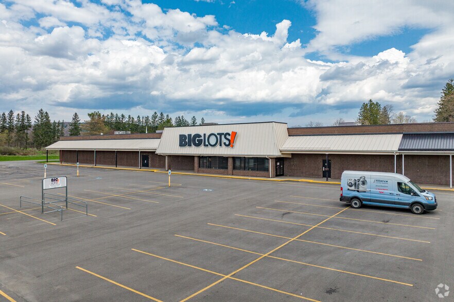 More Photos Of 102 Utica St, Hamilton General Retail For Lease