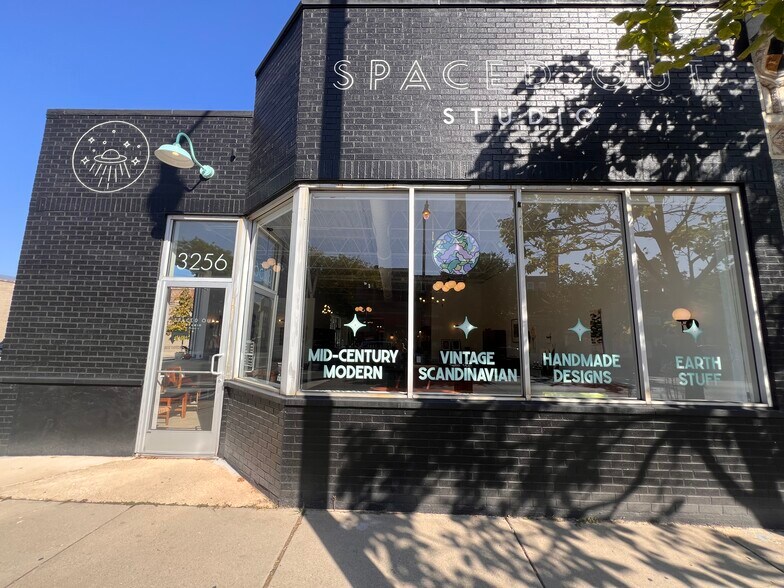 More Photos Of 3256 W Bryn Mawr Ave, Chicago General Retail For Lease