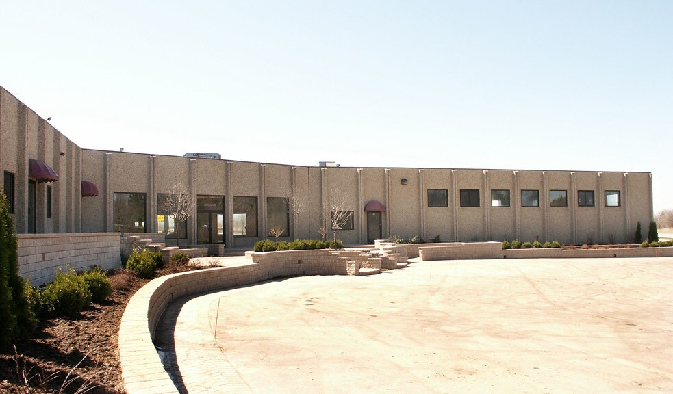 More Photos Of 2901 W Main St, St Charles Office For Lease