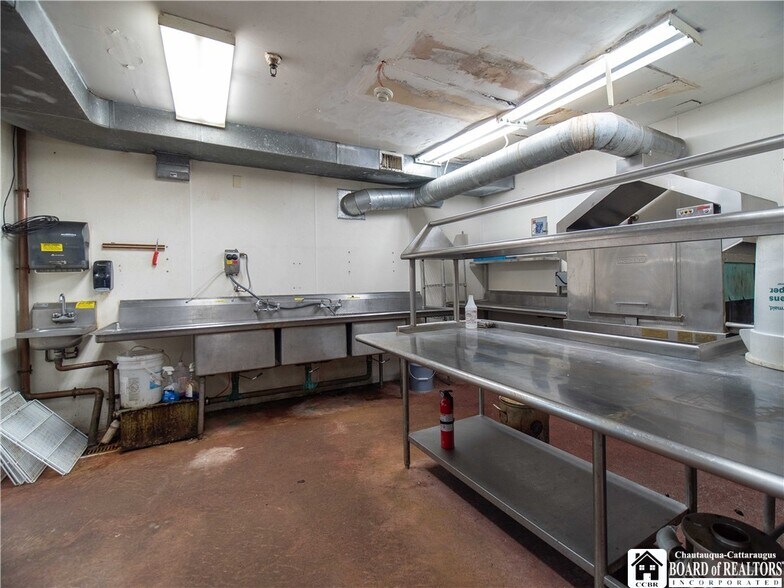 More Photos Of 188 S Erie St, Mayville Restaurant For Lease