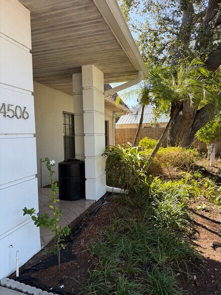 More Photos Of 4506 26th St W, Bradenton Office For Lease