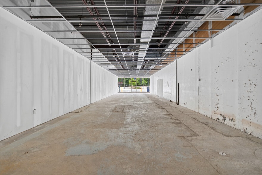 More Photos Of 439-489 N Cannon Blvd, Kannapolis Unknown For Lease
