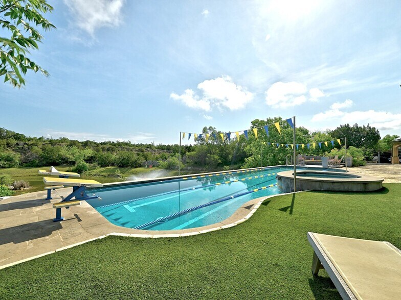 More Photos Of 610 Crystal Creek Dr, Austin Specialty For Sale