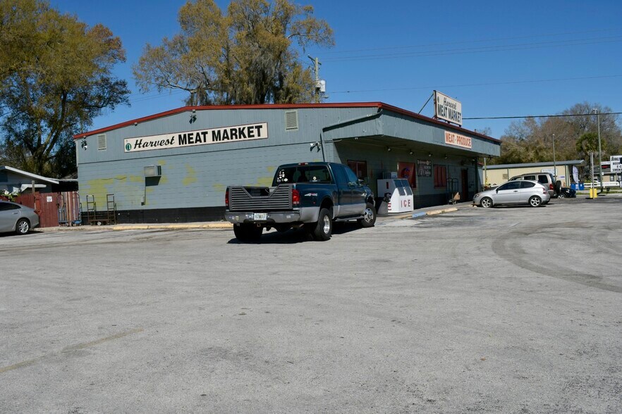 More Photos Of 1081 Berkley Rd, Auburndale Storefront For Sale