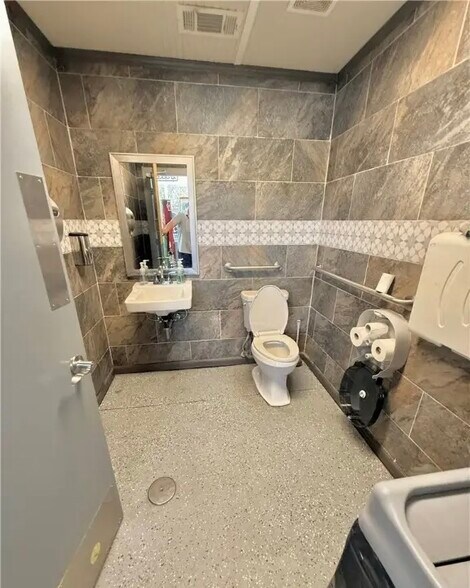 More Photos Of 6134 Elim Church Rd NE, Ludowici Service Station For Sale