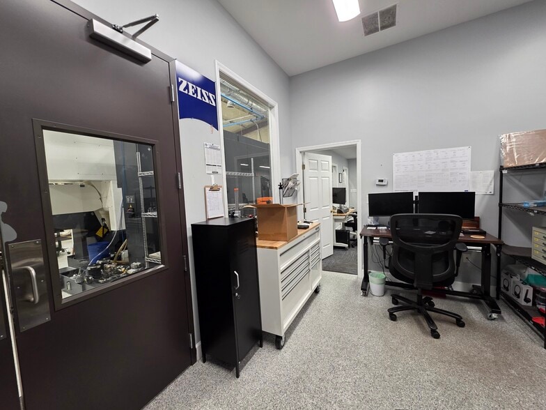 More Photos Of 16 Finch St, Hilton Head Warehouse For Sale