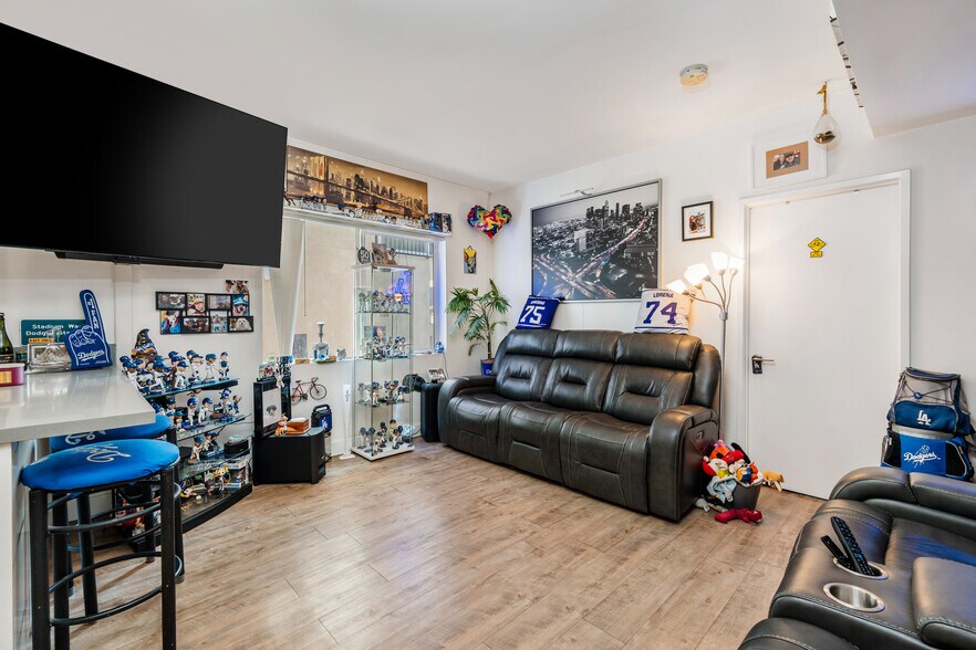 More Photos Of 845 Bunker Hill Ave, Los Angeles Apartments For Sale