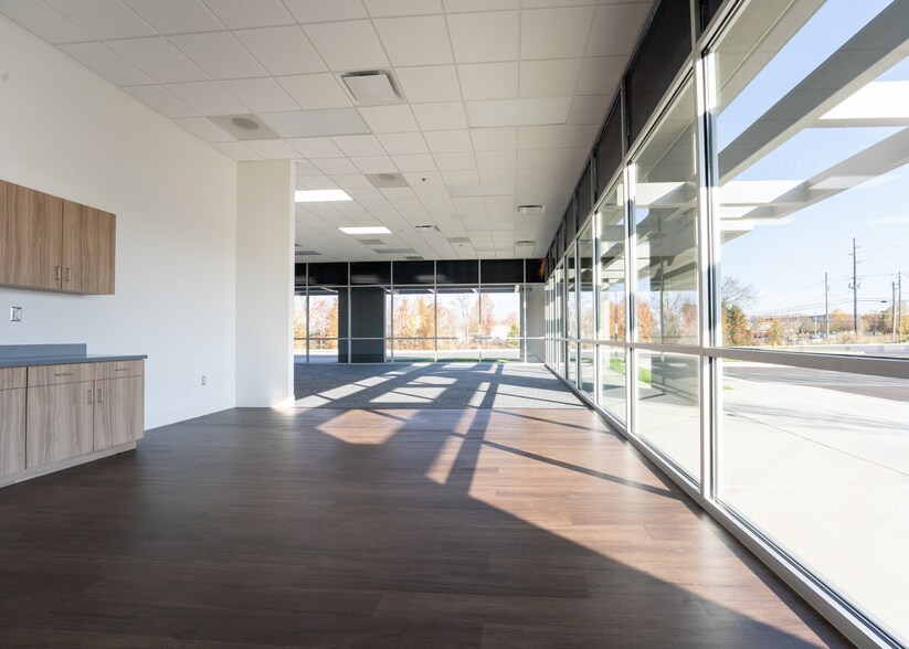 More Photos Of 8300 Cane Run Rd, Louisville Distribution For Lease