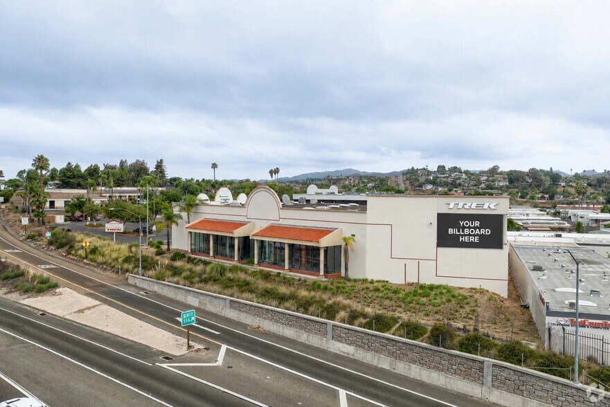 More Photos Of 1617 Capalina Rd, San Marcos Showroom For Lease