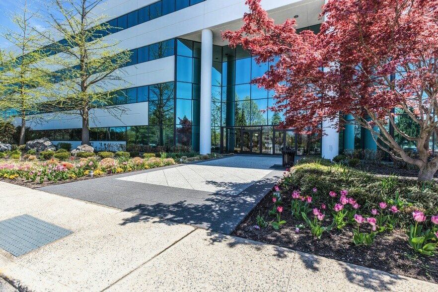 More Photos Of 1000 Woodbury Rd, Woodbury Office For Lease