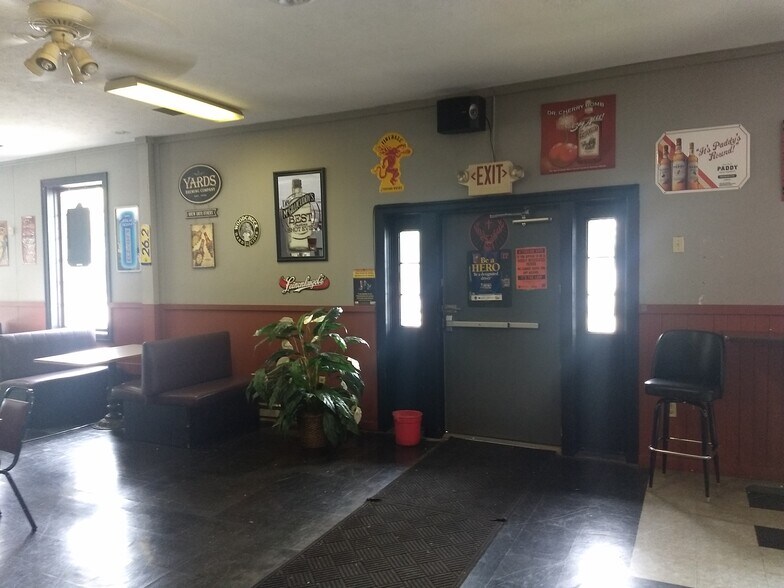 More Photos Of 1364 Susquehanna Trl, Liverpool Restaurant For Sale