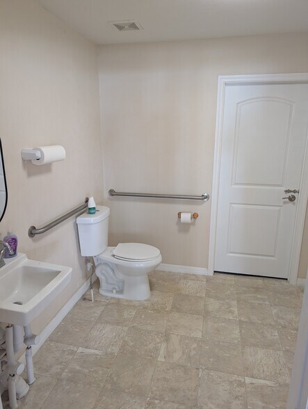 More Photos Of 14827 Main St, Alachua Storefront Retail Office For Lease