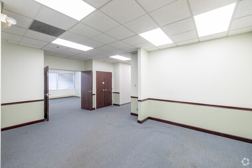 More Photos Of 80 Cottontail Ln, Somerset Office For Lease