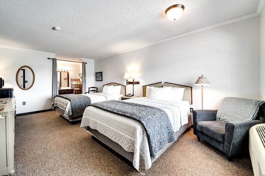 More Photos Of 40 Chatuge Ln, Hayesville Hotel For Sale