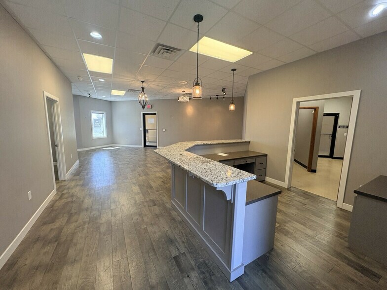 More Photos Of 304 W Highway 38, Hartford Office For Lease