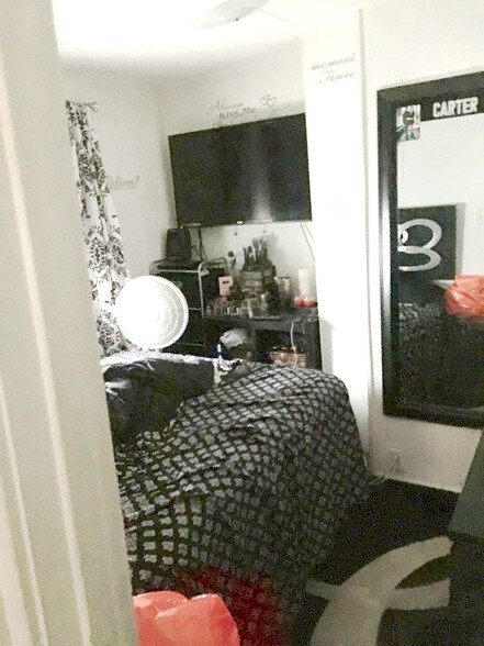 More Photos Of 131 Hobbs Ave, Joliet Apartments For Sale