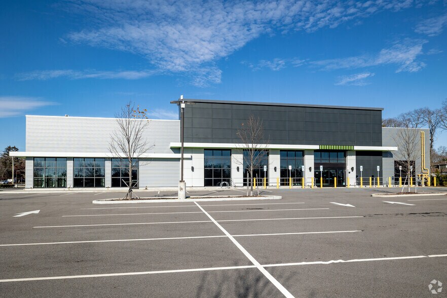 More Photos Of 3017 N Ocean Ave, Farmingville General Retail For Lease