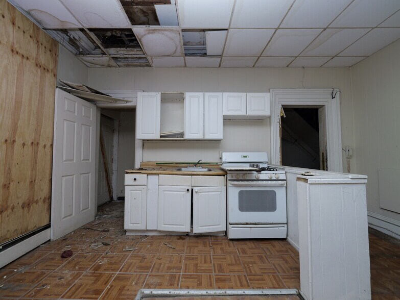 More Photos Of 170 Chambers St, Newburgh Apartments For Sale