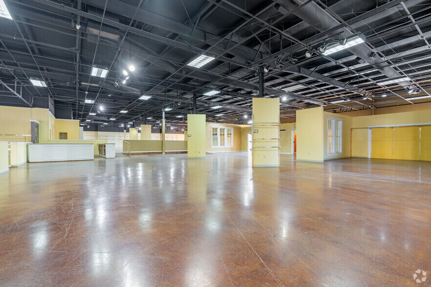 More Photos Of 7980 US Highway 64, Bartlett General Retail For Sale