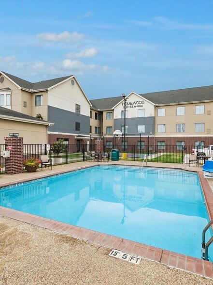 More Photos Of 1340 N Sam Houston Pky E, Houston Hotel For Sale