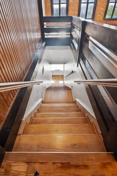 More Photos Of 33 N Sandusky St, Delaware Storefront Retail Office For Lease