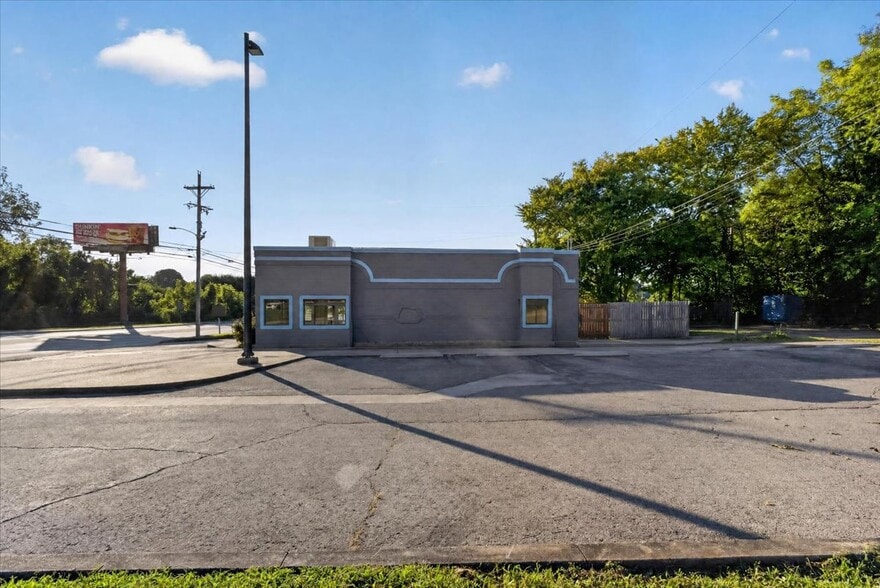 More Photos Of 541 W Dixie Ave, Elizabethtown Freestanding For Sale