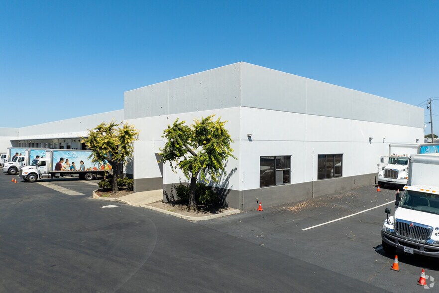 More Photos Of 2671-2675 McCone Ave, Hayward Warehouse For Sale