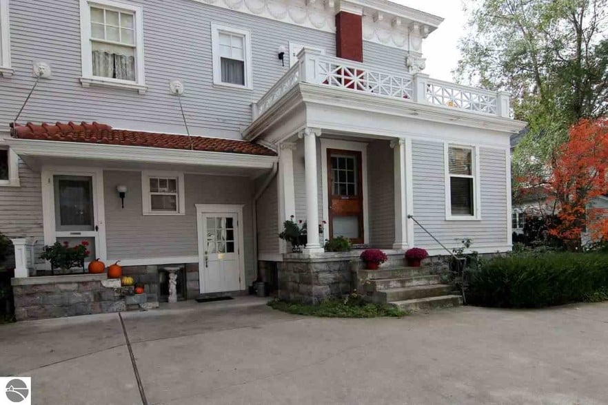 More Photos Of 230 Wellington St, Traverse City Hospitality For Sale