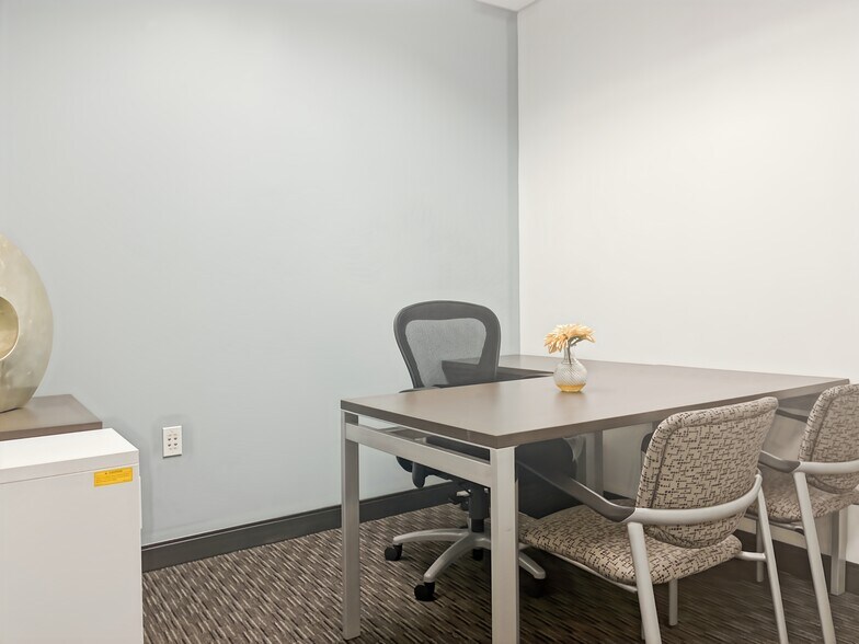 More Photos Of 800 S Gay St, Knoxville Coworking Space