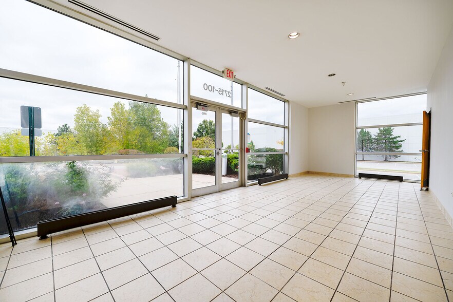 More Photos Of 2715 Davey Rd, Woodridge Distribution For Lease