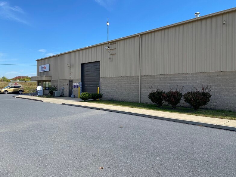 More Photos Of 1017 Macarthur Rd, Reading Warehouse For Lease